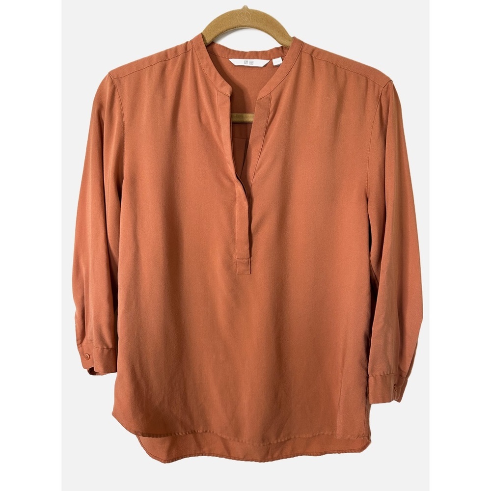 UNIQLO orange/rust long sleeve blouse in size XS